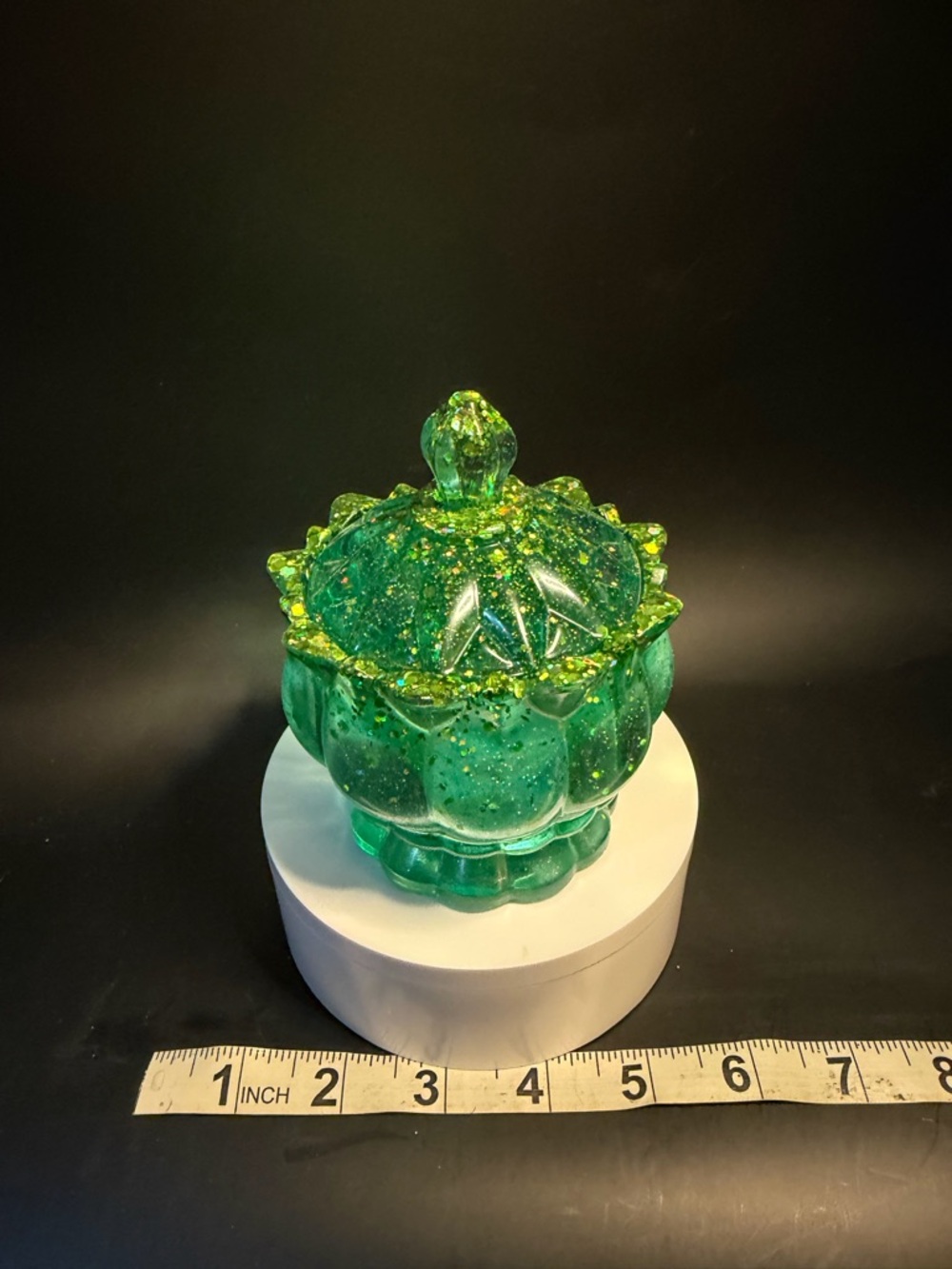 Green Decorative resin trinket Dish with Lid - Home Art